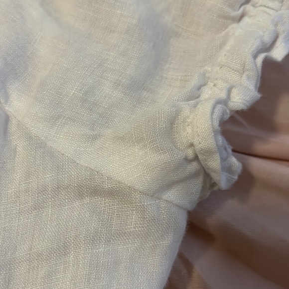 Large Shirt From H and M. White color shortsleeved With Puffed/Regian sleeves - Picture 6 of 6